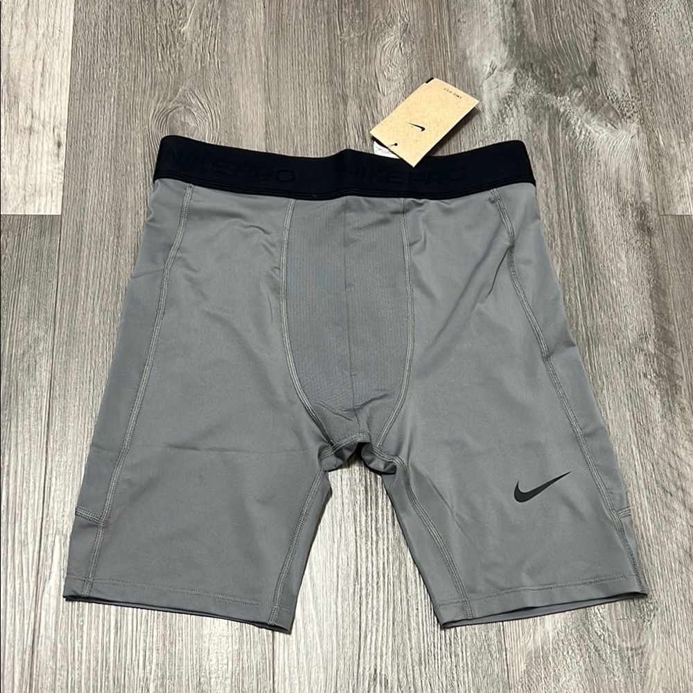 Nike Pro big kids Dri-Fit Tight Fit training spandex with a pocket /size L